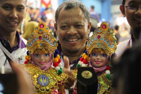 tampak 3 pembimbing Tim Robot UNY mendampingi kompetisi KRI di Bandung